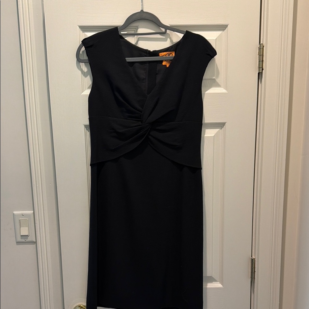 Tory Burch Classic Black Twist-Front Sheath Wool Dress Sz 4 exc cond.